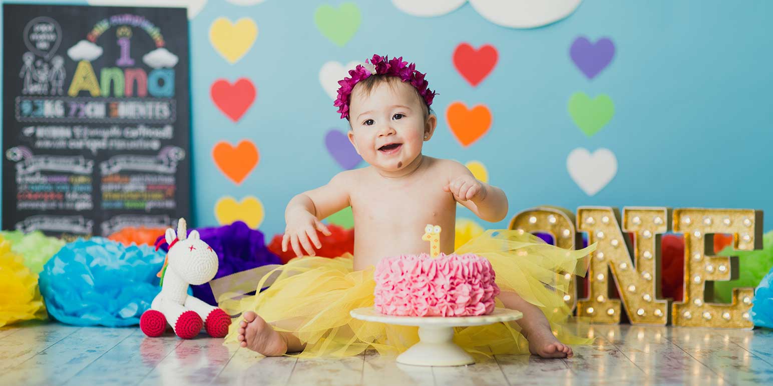 Sesión de fotos smash cake de cumpleaños en estudio en barcelona (18)