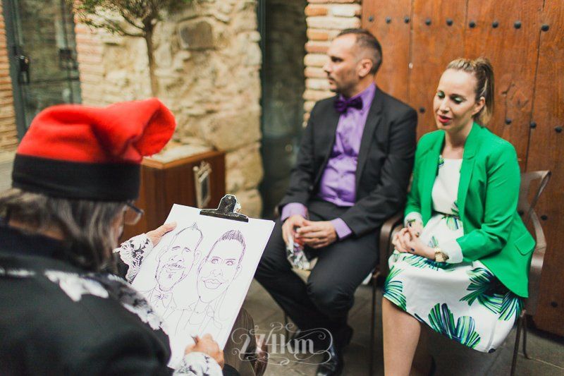 Un puesto de caricaturas en la boda de Vanessa y Carlos